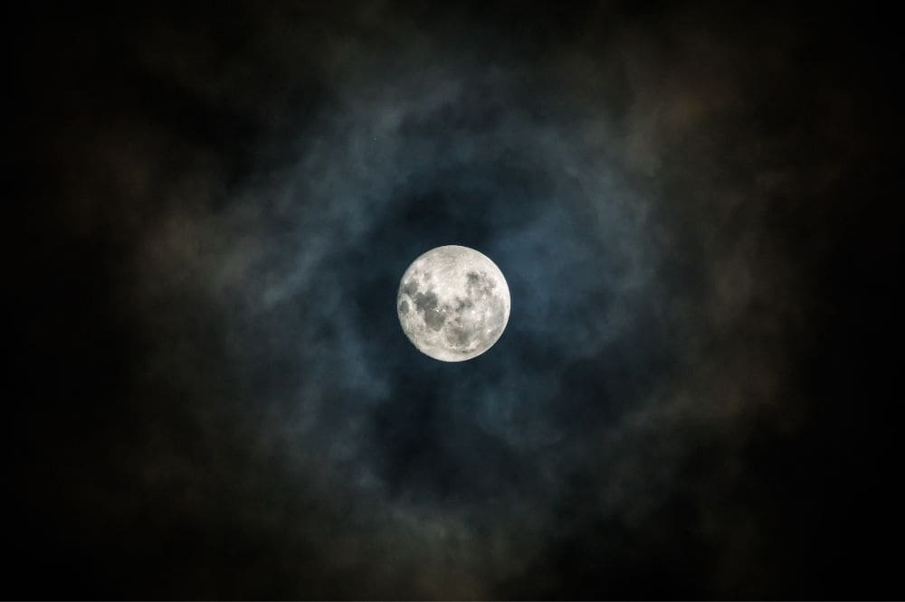  halo around the moon 