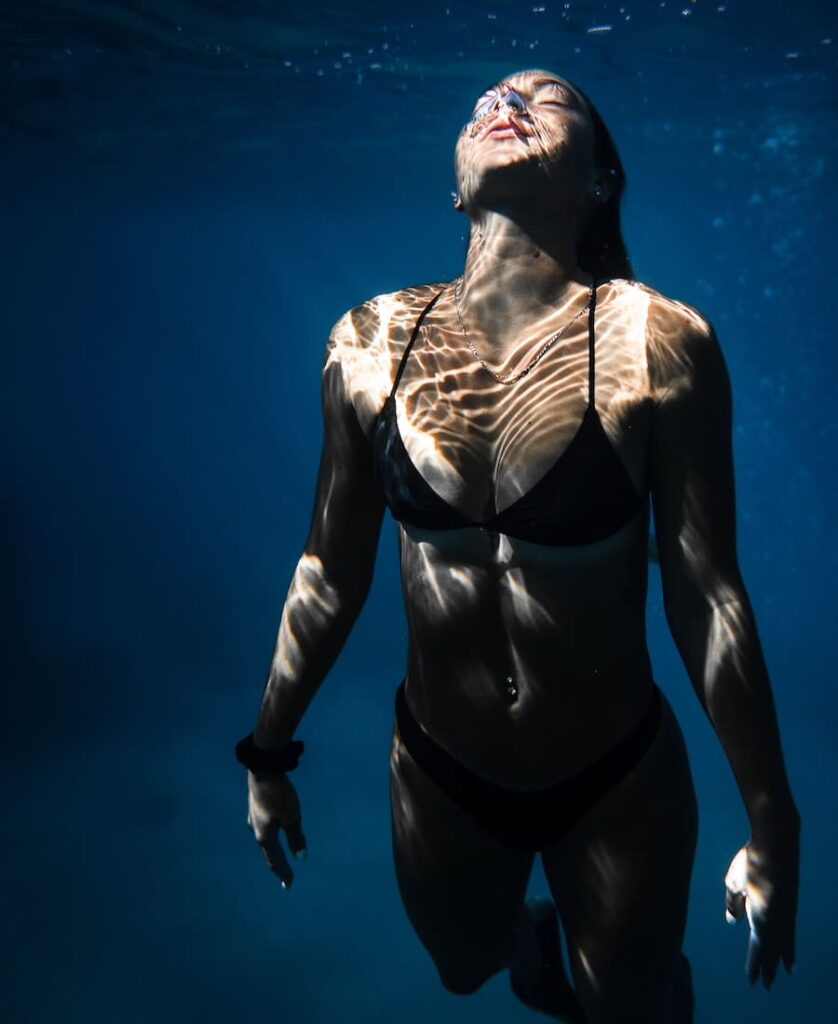 woman breathing underwater