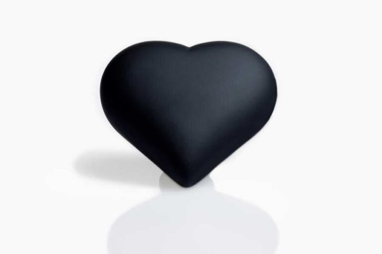 Black Heart Spiritual Meaning: 9 meanings deciphered
