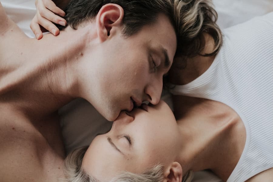 What does it mean when you dream about making out with someone?