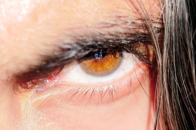 11 Spiritual Meanings of Golden (Amber) Eyes: It is Good?